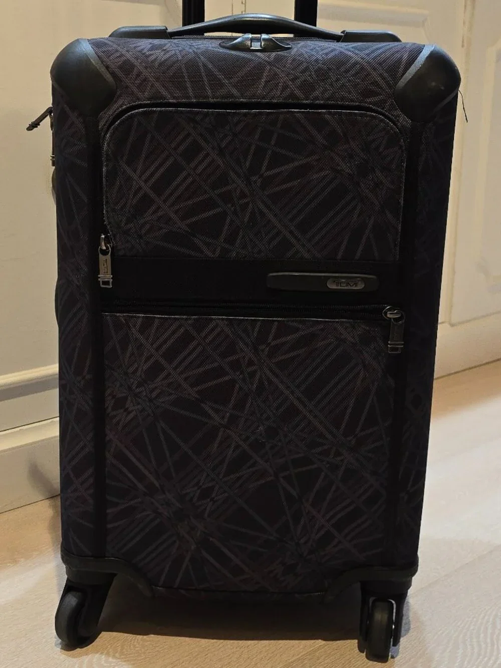 TUMI DFO GEN 4.2 INTERNATIONAL EXPANDABLE 4 WHEEL CARRY-ON LUGGAGE Gray Matrix P